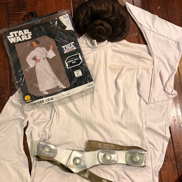 Princess Leia Costume - Picture 1 of 7